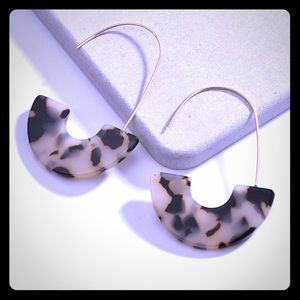 ⚜️ Gorgeous & Elegant Tortoise Hoop earrings ⚜️